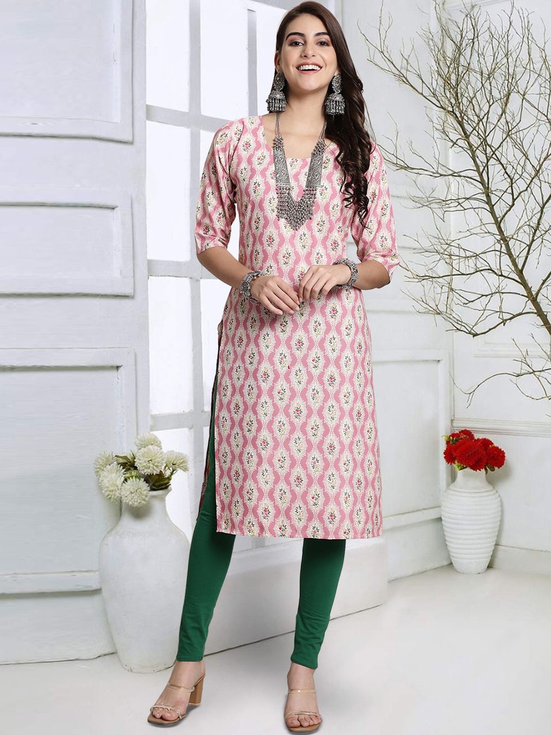 

7Threads Floral Printed Round Neck Straight Kurta, Pink