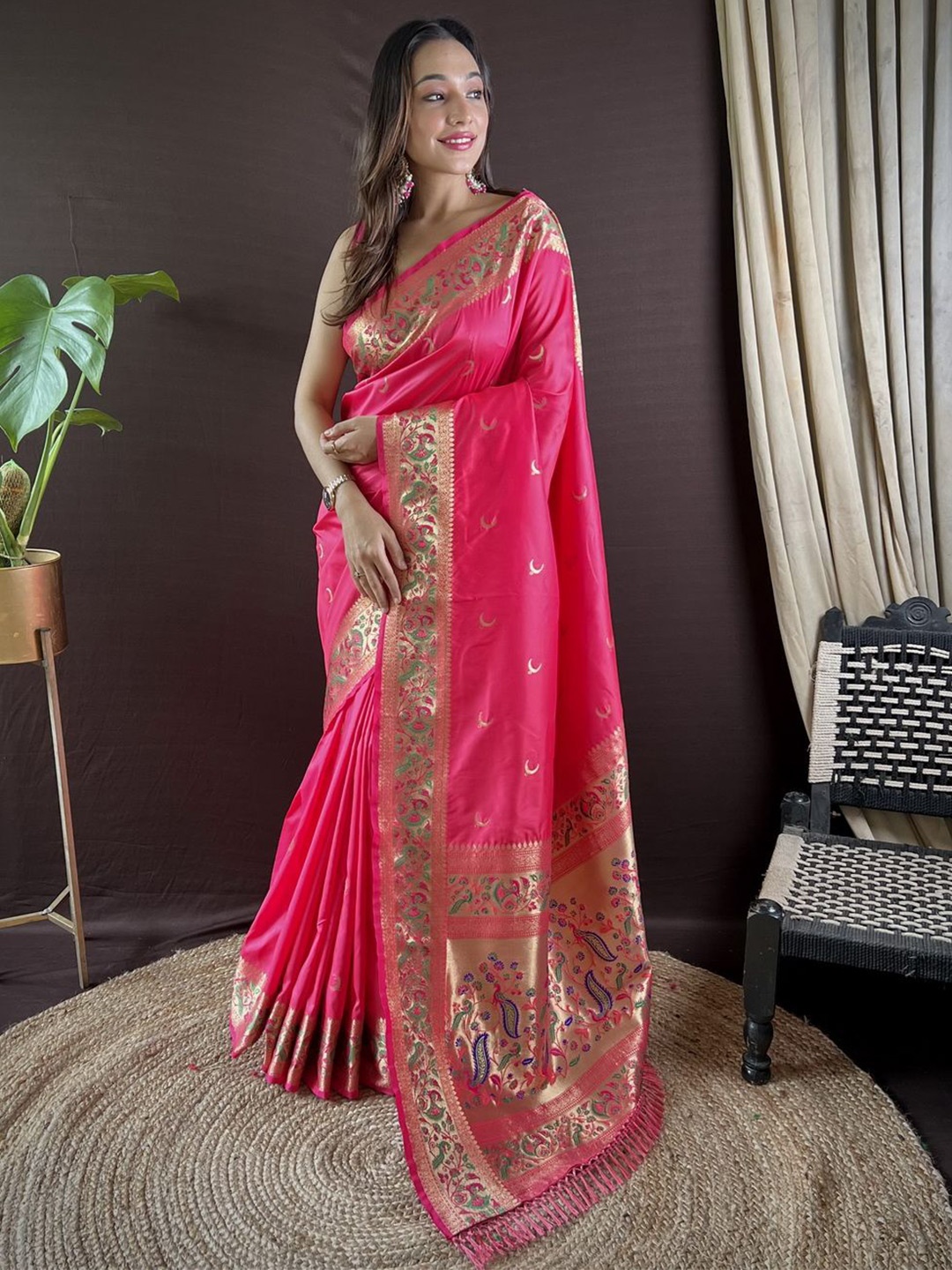 

Ekta Textiles Woven Design Zari Pure Silk Paithani Saree, Pink