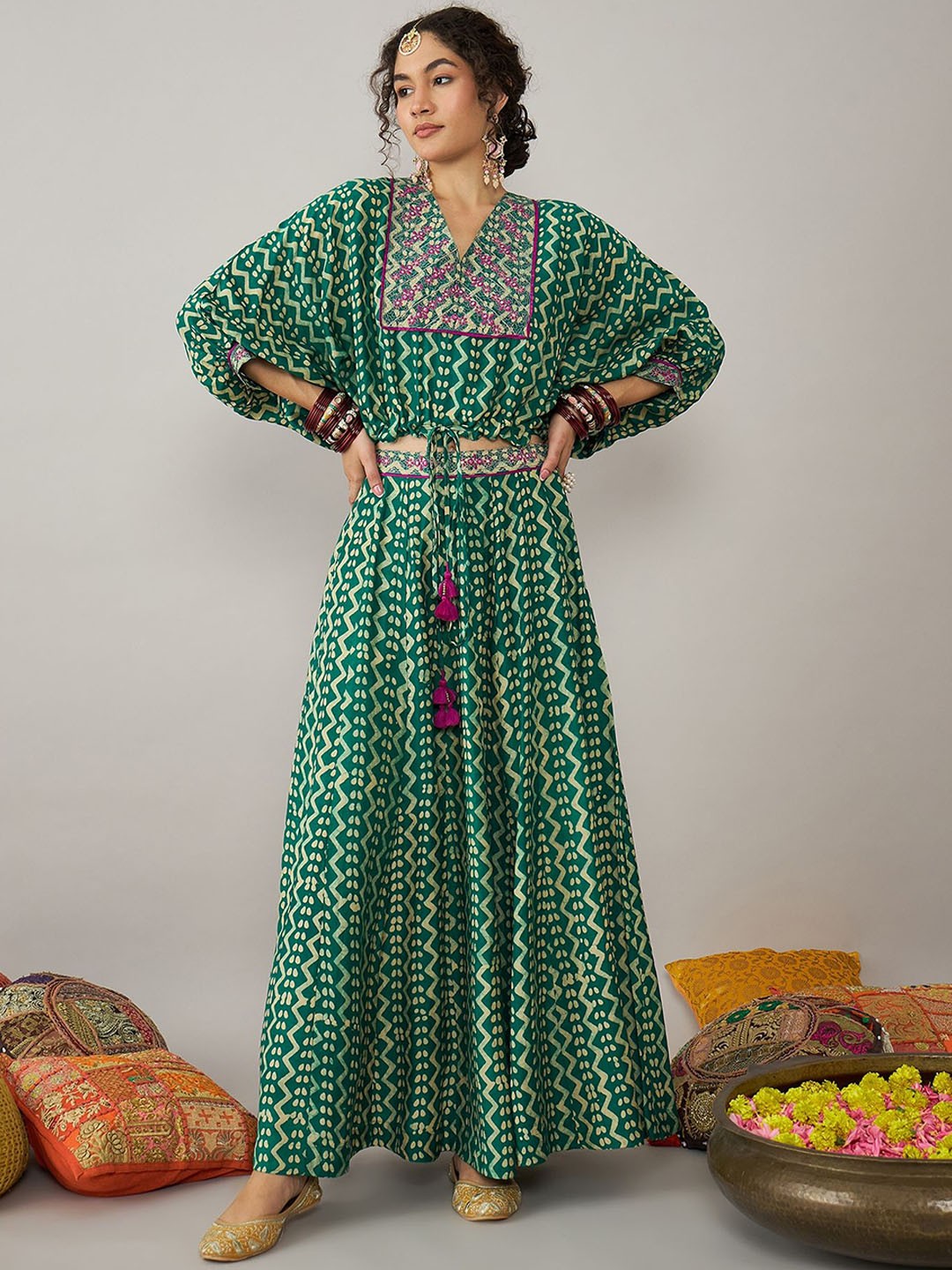 

STADO Women Regular Kurta with Skirt, Green