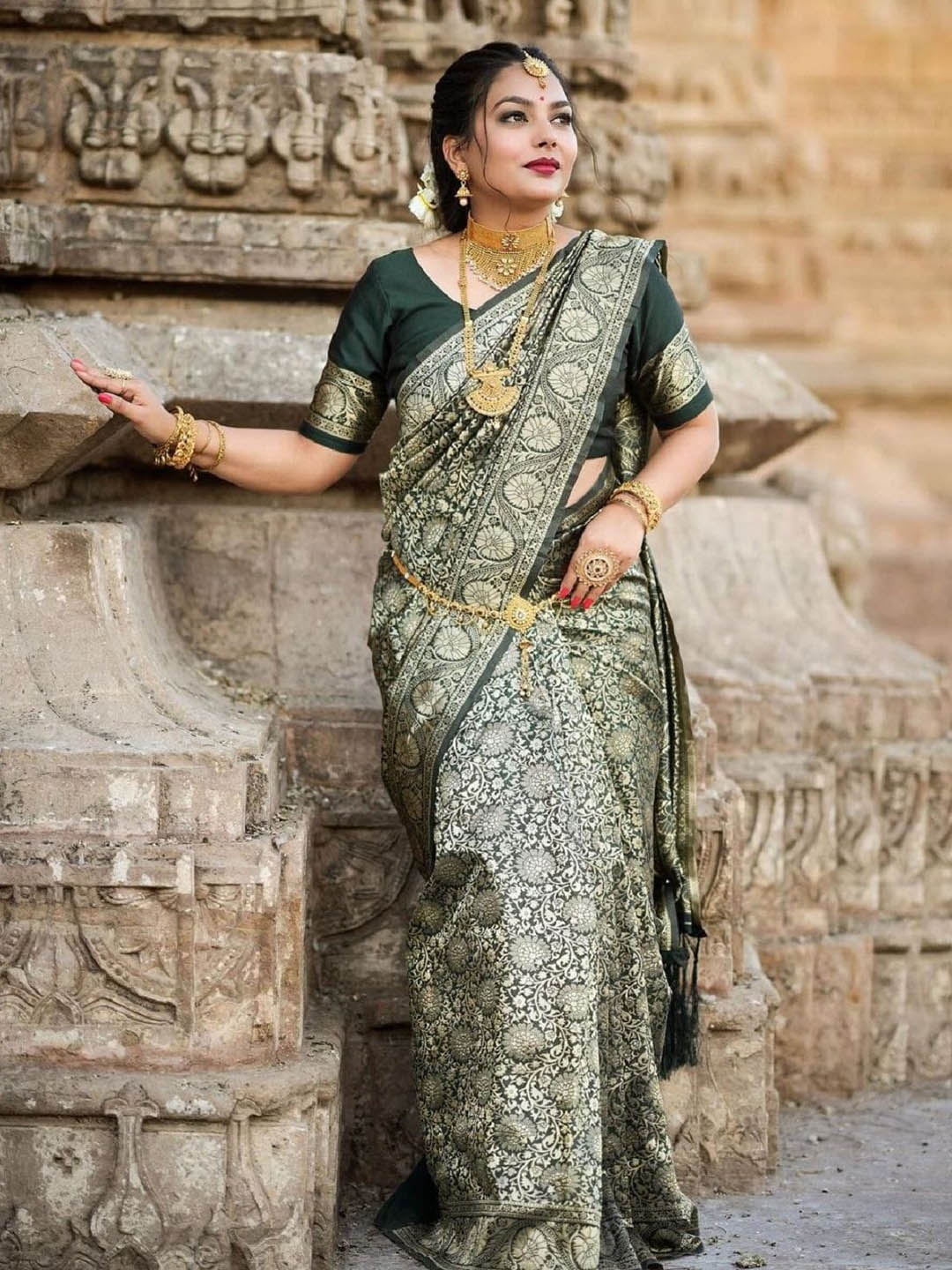 

Aika Woven Design Zari Pure Silk Saree, Green