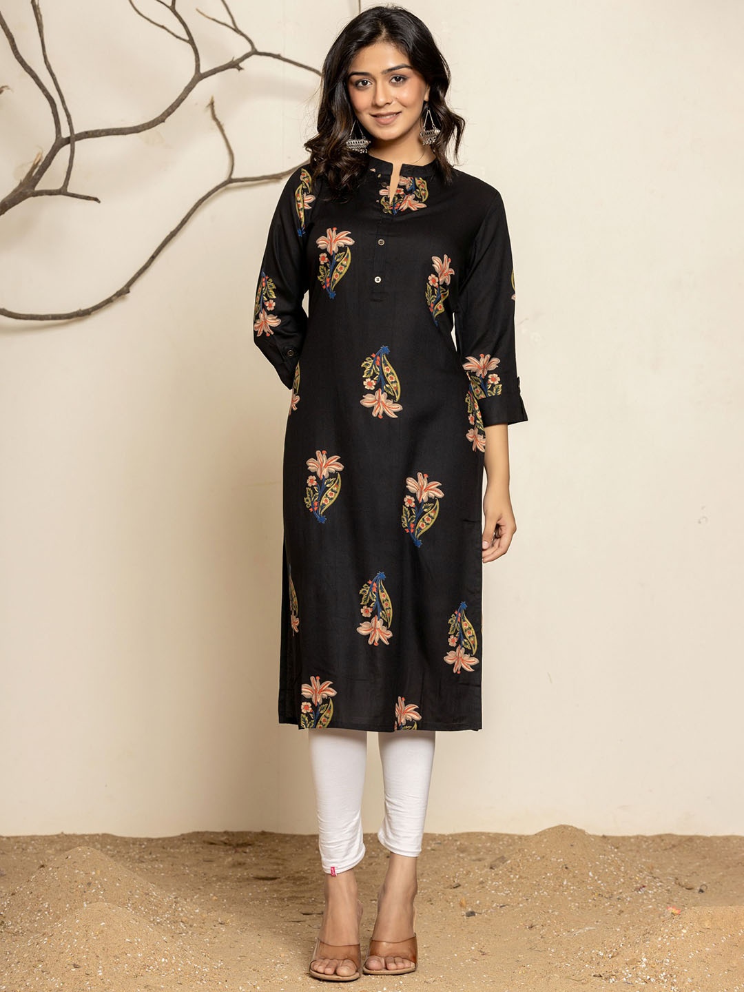 

Rouhab Floral Printed Round Neck straight Kurta, Black