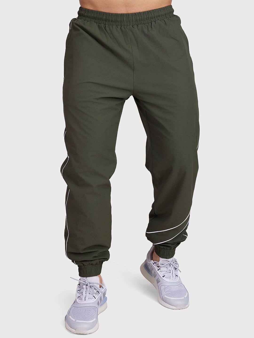 

FUAARK Men Mid-Rise Cargo Joggers, Olive