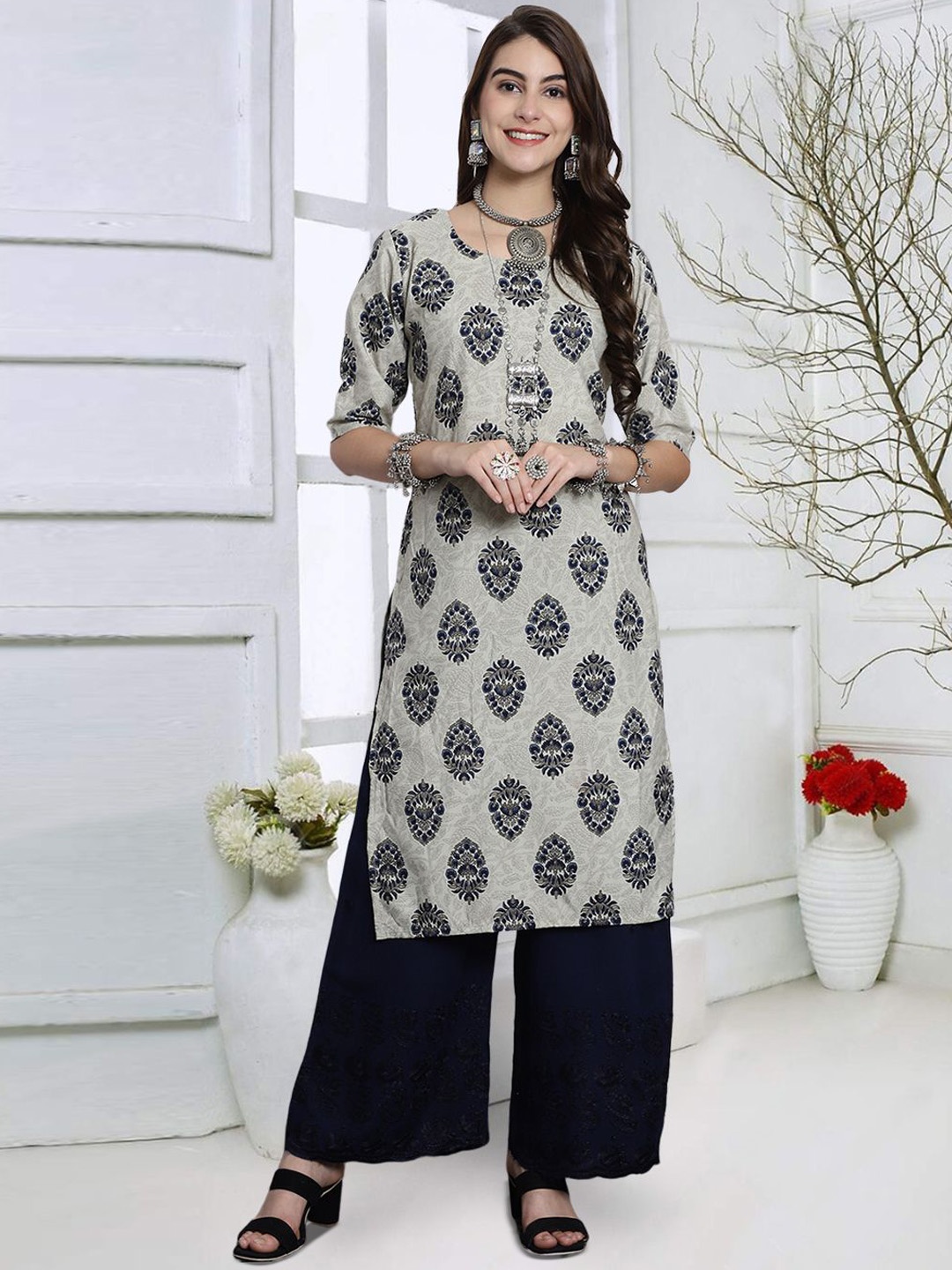 

7Threads Floral Printed Round Neck Crepe Straight Kurta, Grey