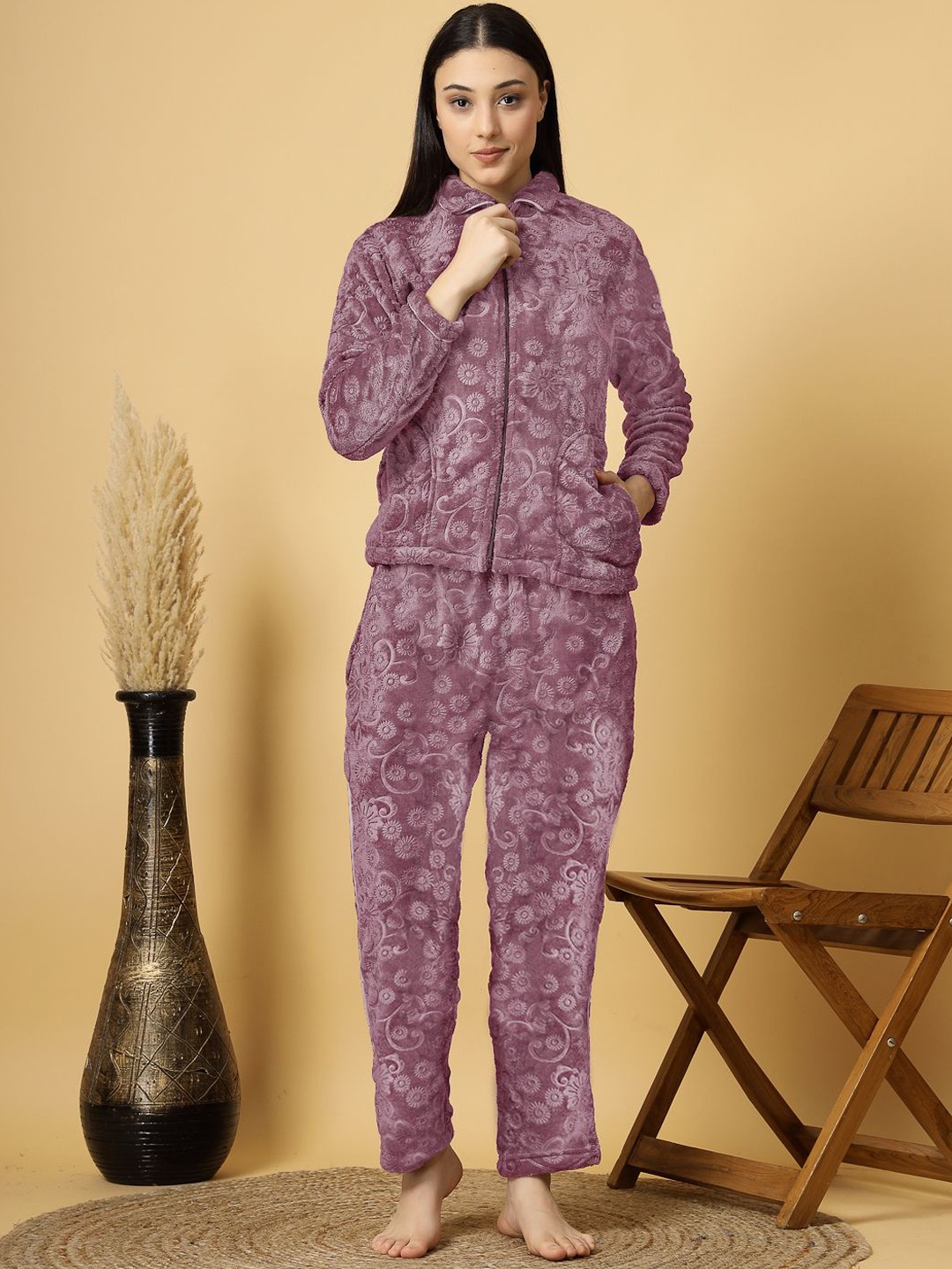 

FABINALIV Floral Embossed Zip Closure Winter Night Suit, Pink