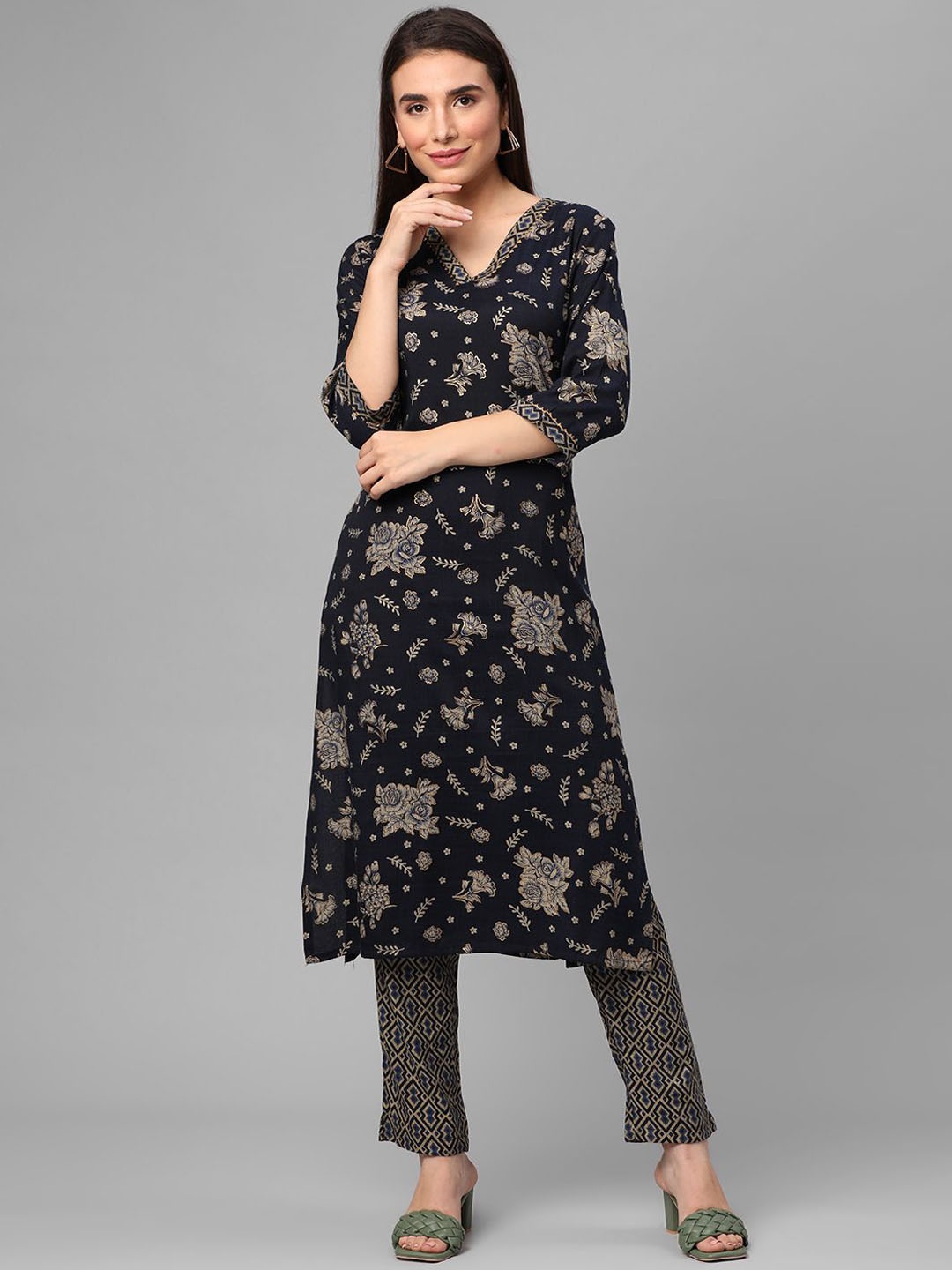 

Shree Floral Printed Regular Sequinned Liva Straight Kurta with Trousers, Navy blue