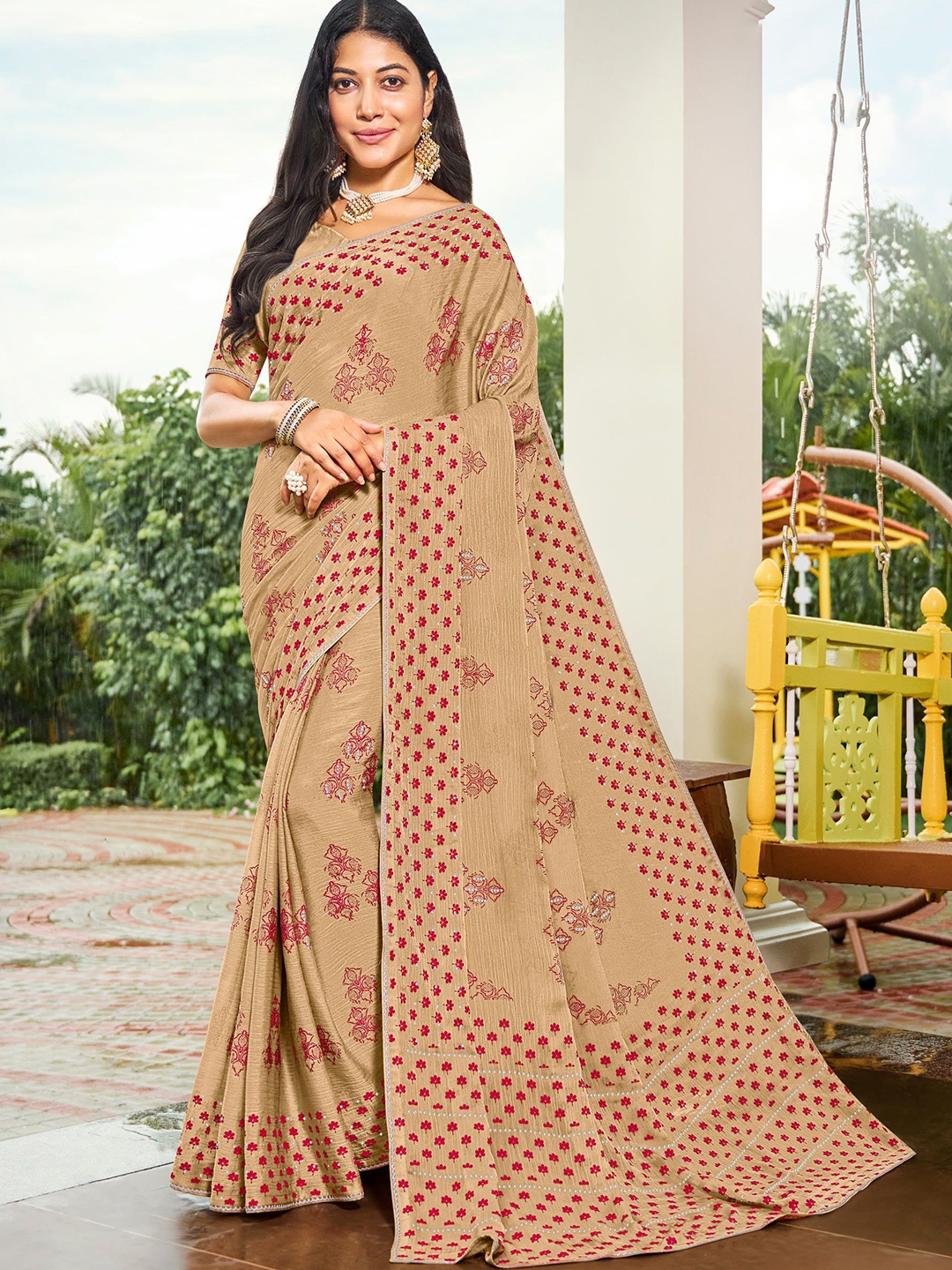 

Laxmipati Beads and Stones Ethnic Motifs Printed Saree with blouse piece, Beige