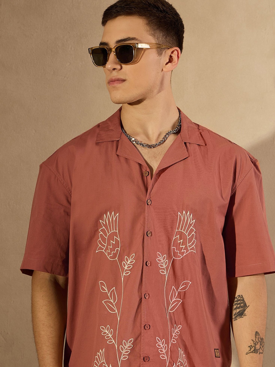 

DENNISON Men Embroidery Drop Shoulder Oversized Shirt, Brown