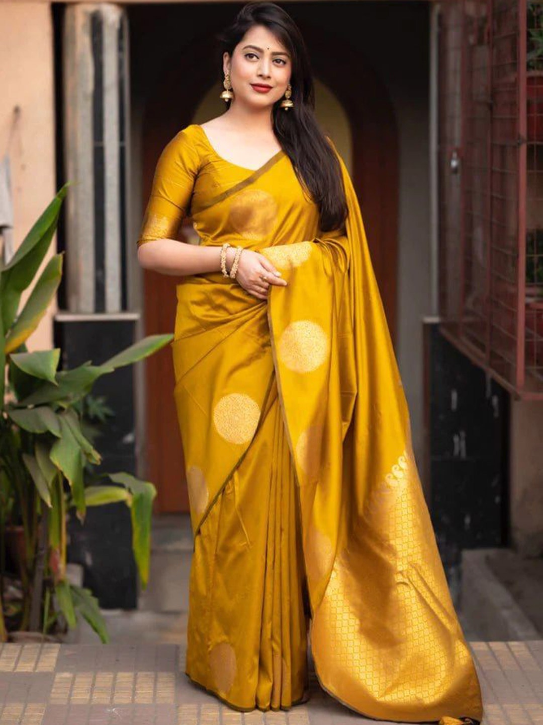 

Aika Woven Design Zari Saree, Yellow