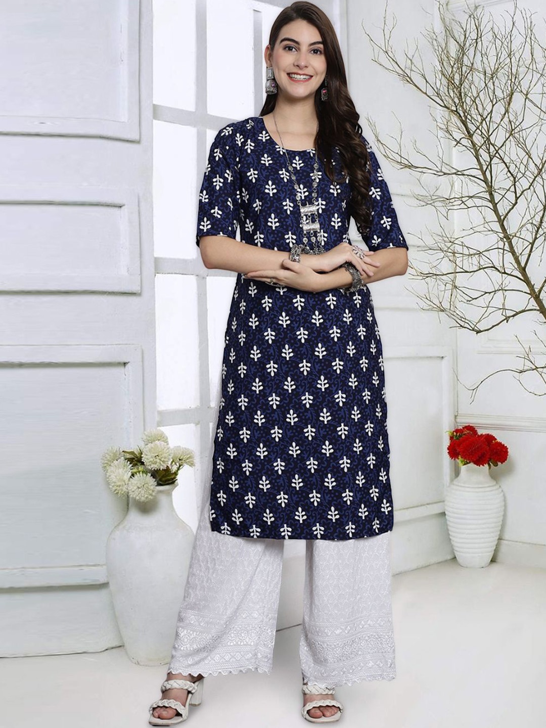 

7Threads Floral Printed Round Neck Crepe Straight Kurta, Navy blue