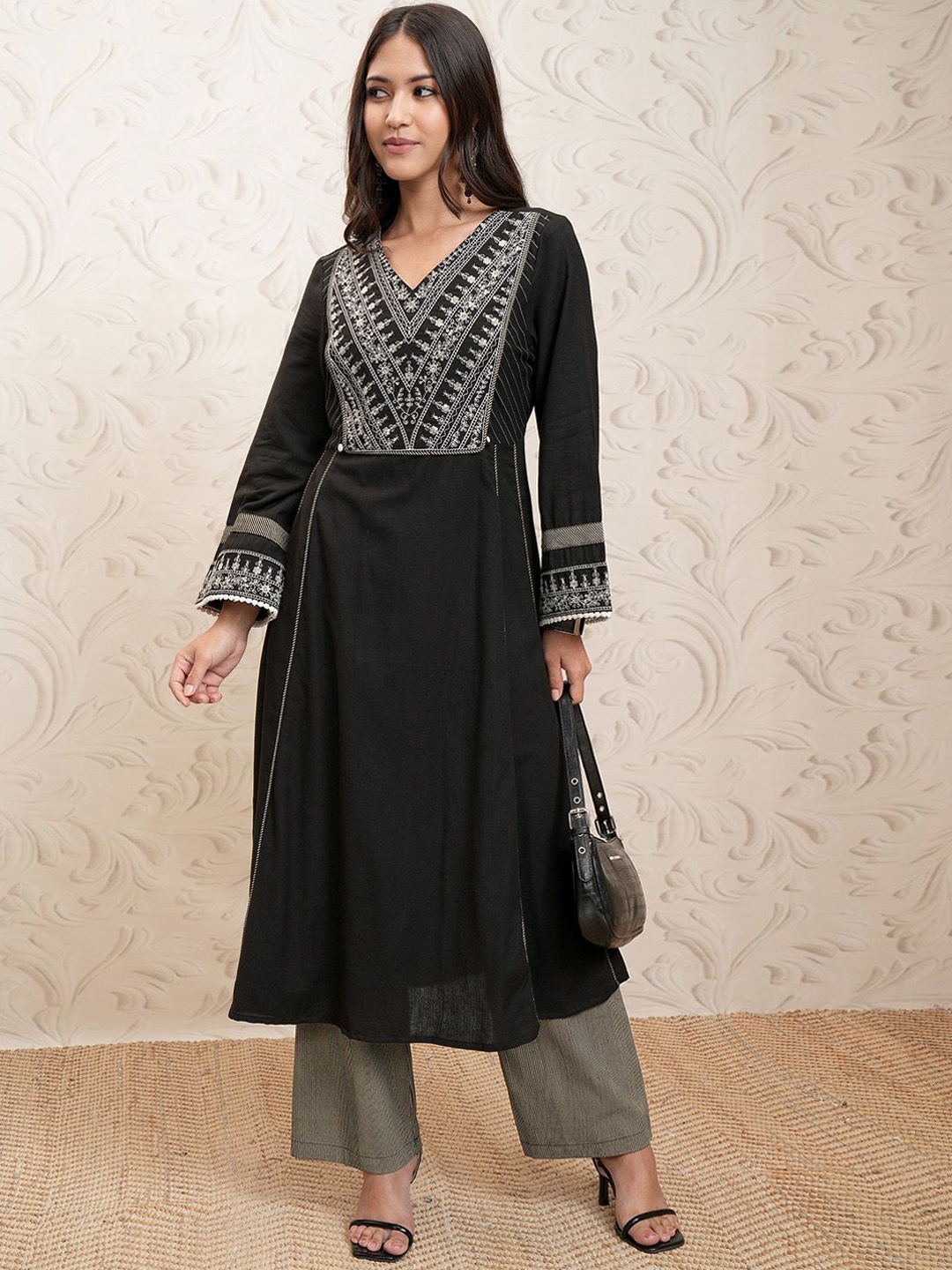 

Vishudh Floral Embroidered Panelled Sequinned Pure Cotton Kurta With Trousers, Black