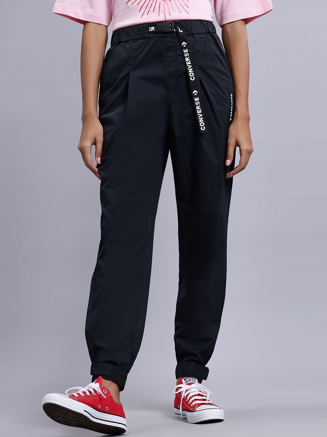 

Converse Women Lightweight Woven Jogger, Black