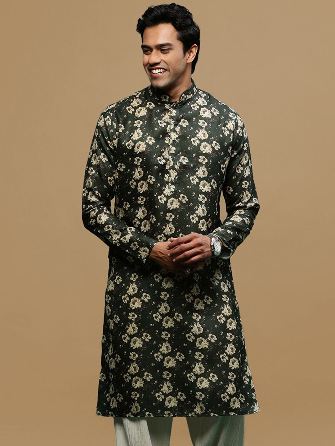 

Sanwara Floral Printed Mandarin Collar Linen Straight Kurta, Green