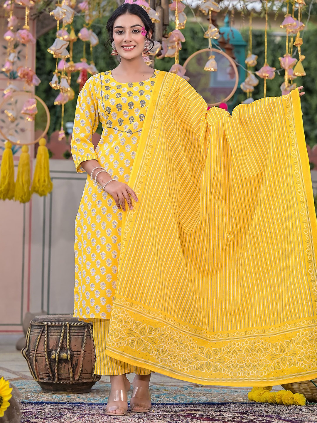 

Benaaz Floral Embroidered Pure Cotton Straight Kurta With Trousers & Dupatta, Yellow