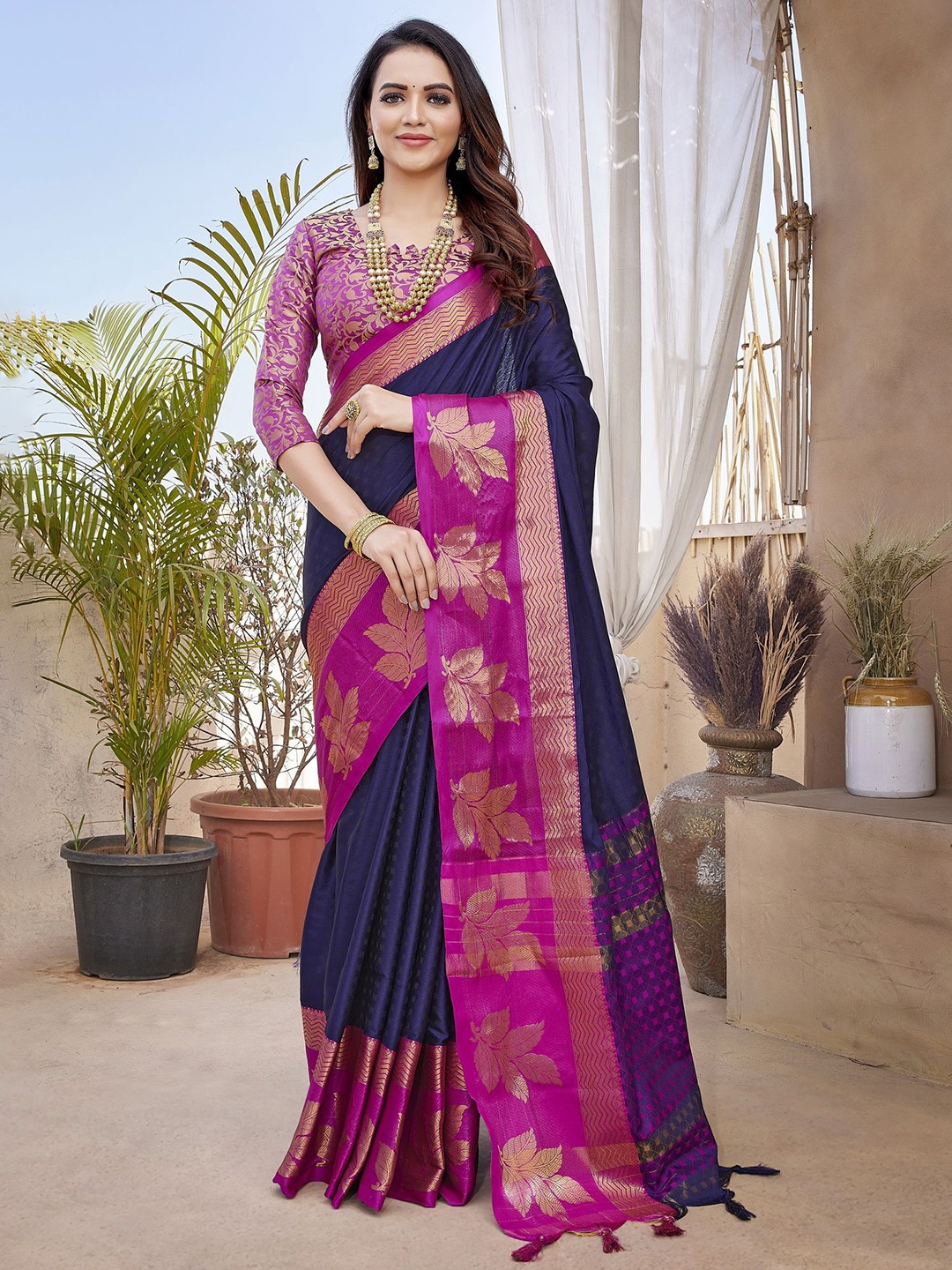 

Ekta Textiles Zari Silk Cotton Banarasi Saree, Blue