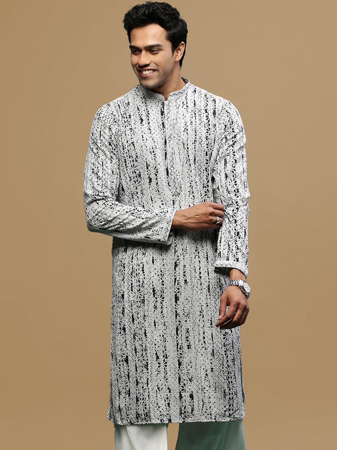 

Sanwara Aabstract Embroidered Sequinned Cotton Straight Kurta, Black