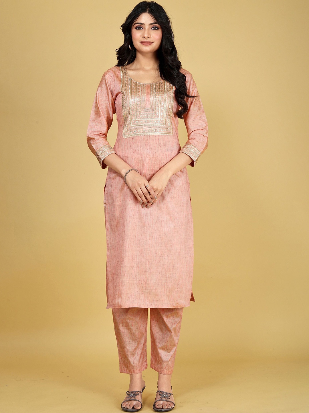 

JDS LIFESTYLE Round Neck Sequinned Cotton Silk Straight Kurta With Trousers, Pink