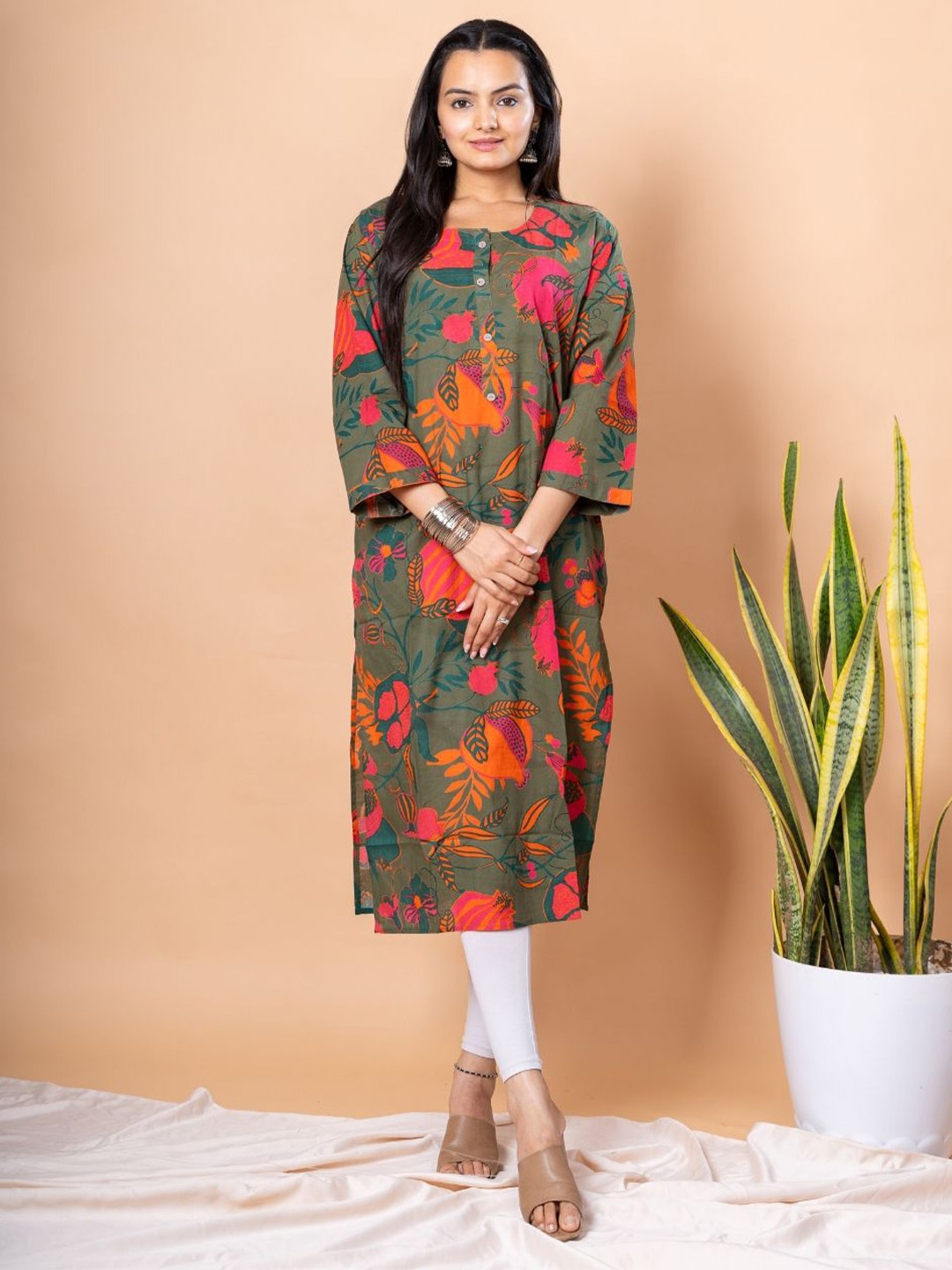 

EKISHA Floral Printed Floral Pure Cotton Kurta, Green