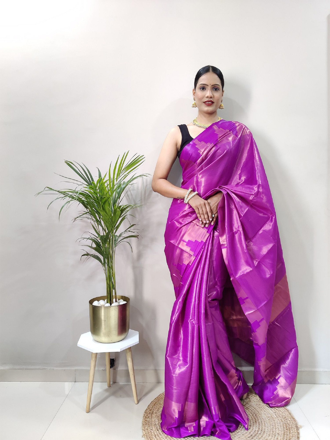 

Aika Woven Design Zari Saree, Pink