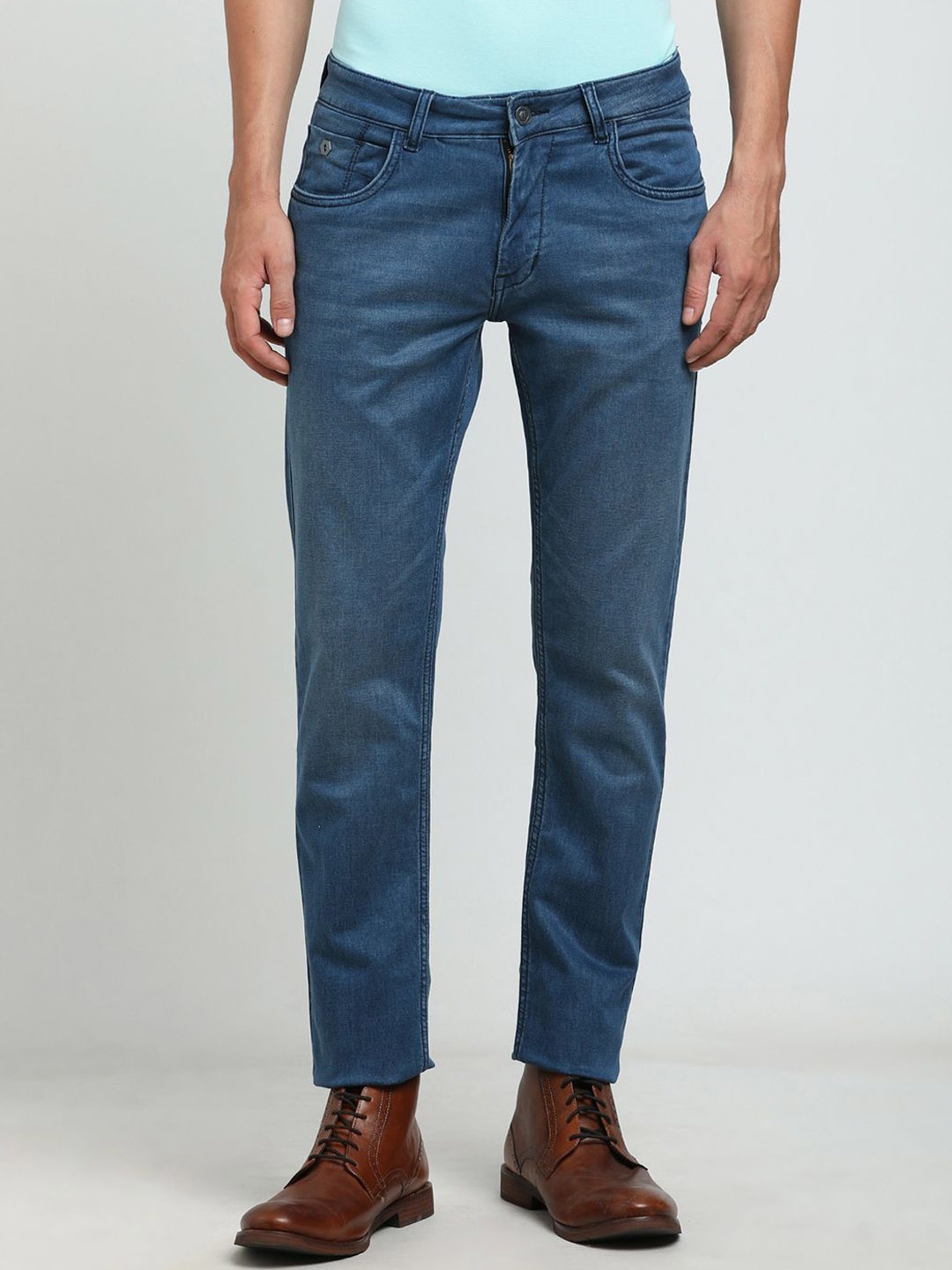 

Turtle Men Narrow Tapered Fit Mid-Rise Light Fade Stretchable Jeans, Blue