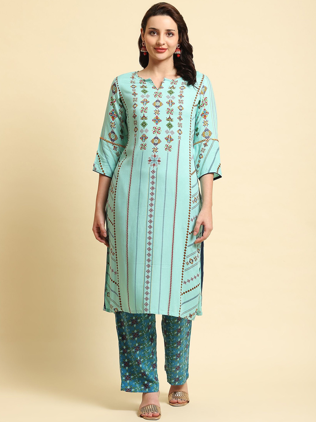 

Shree Geometric Printed Round Neck Liva Straight Kurta With Trousers, Blue