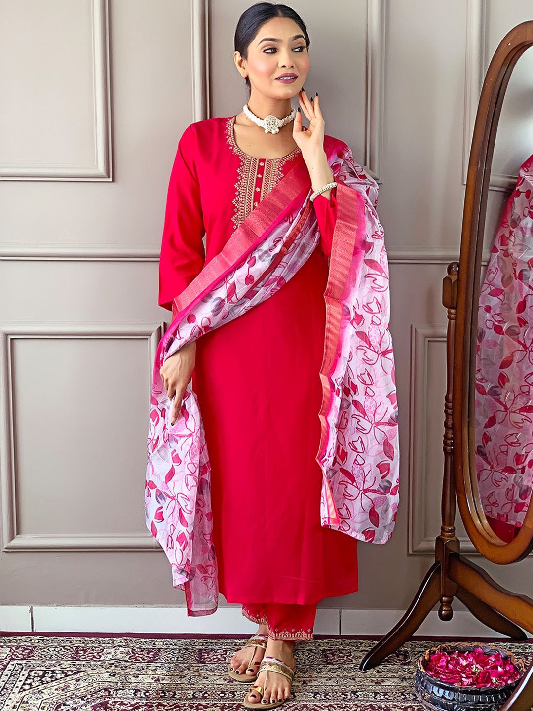 

Lilots Ethnic Motifs Embroidered Thread Work Chanderi Silk Kurta With Trouser & Dupatta, Pink