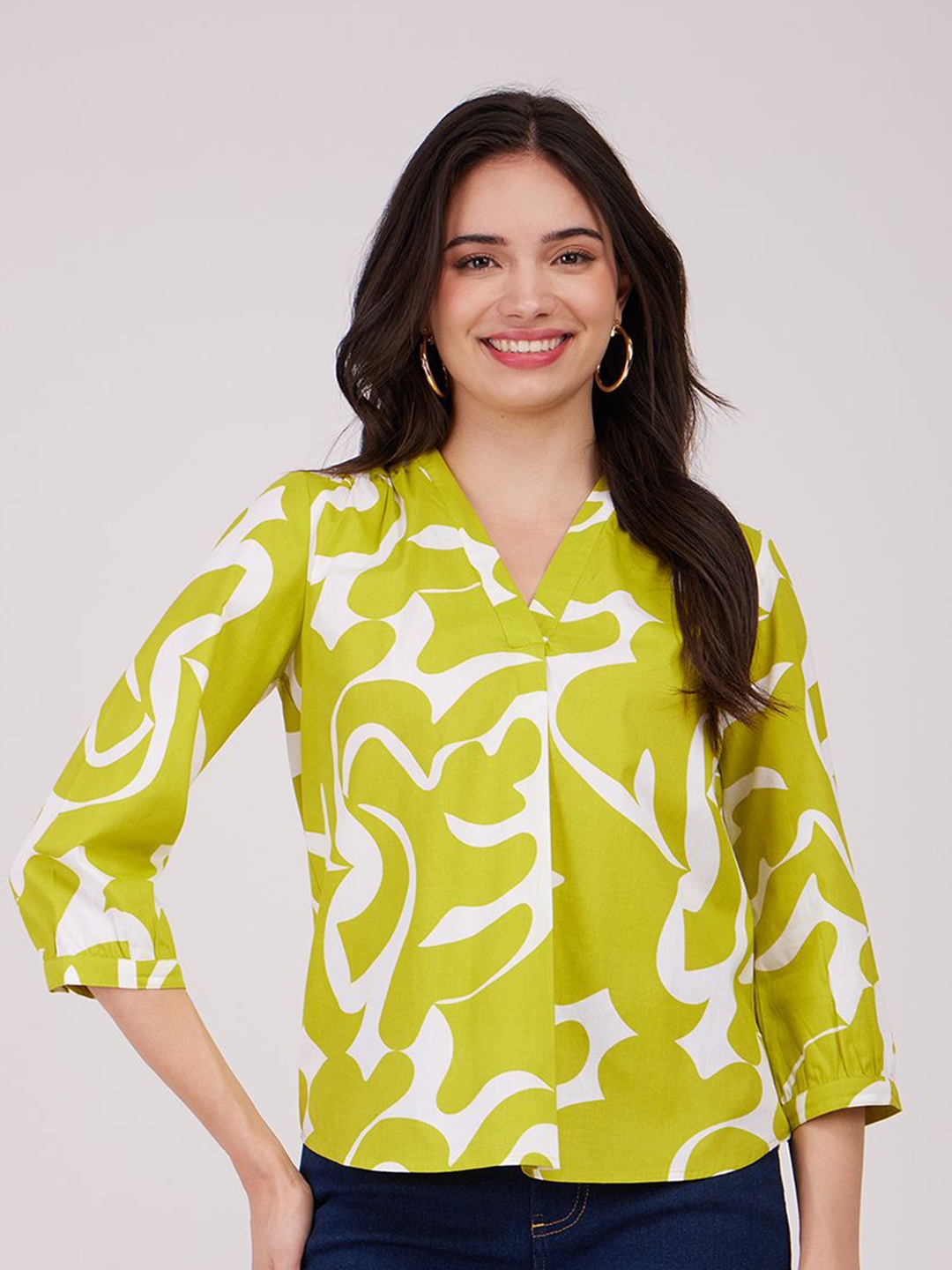 

FableStreet Women Abstract Printed V-Neck Top, Green