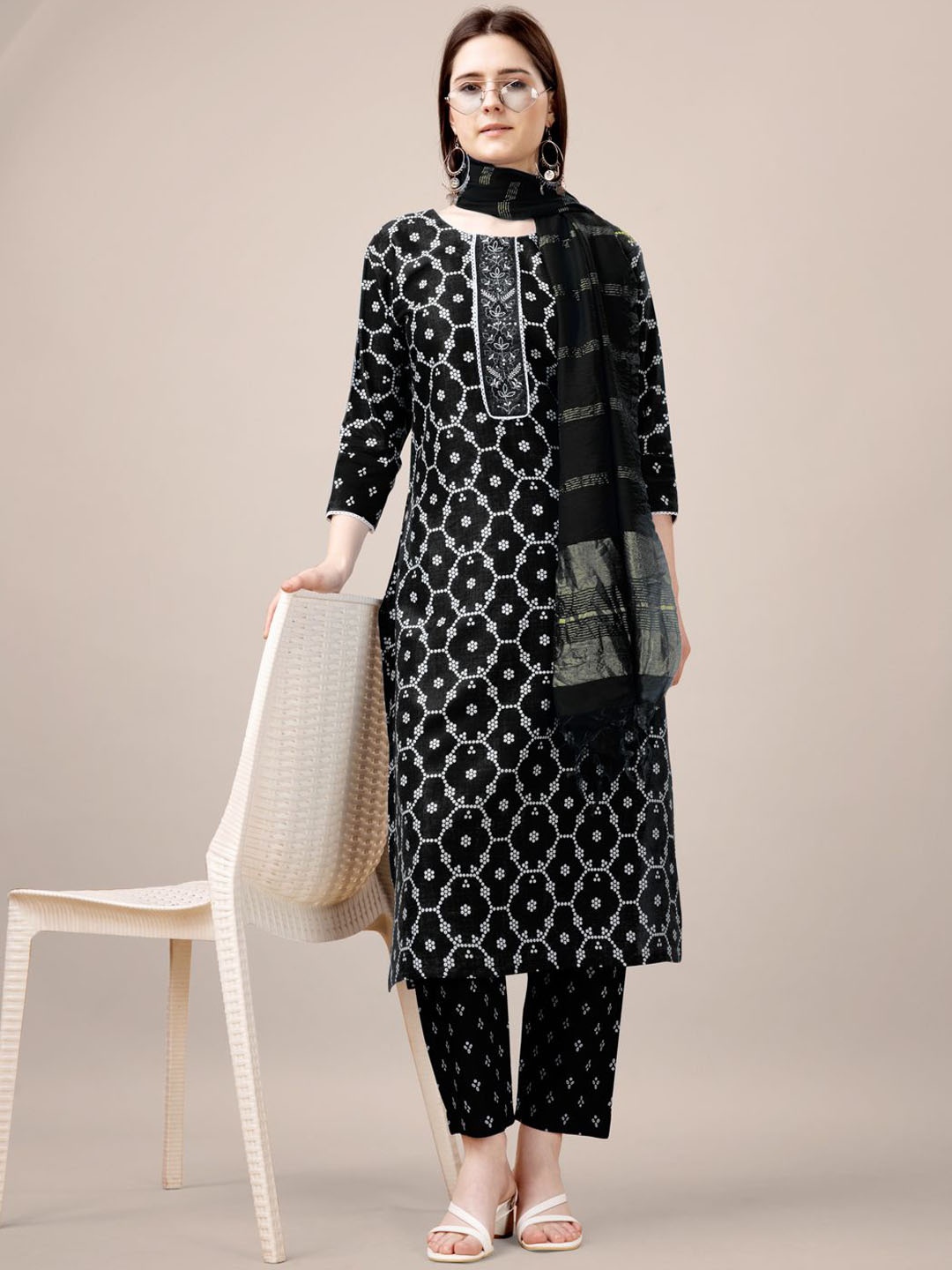 

Anouk Geometric Printed Regular Thread Work Straight Kurta with Trousers & Dupatta, Black
