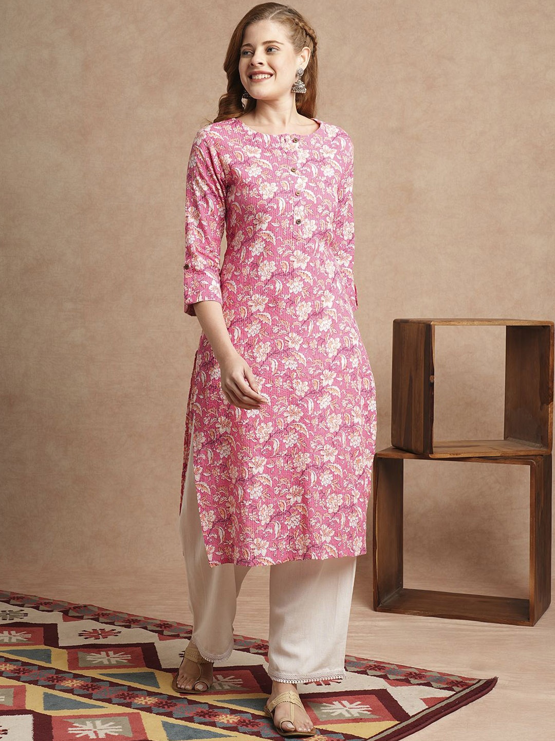 

FASHOR Pink & White Floral Printed Round Neck Cotton Straight Fit Kurta