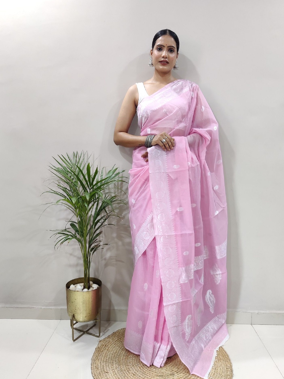 

Aika Woven Design Zari Silk Cotton Saree, Pink