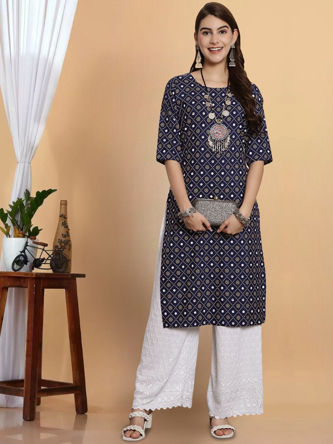 

7Threads Floral Printed Round Neck Crepe Straight Kurta, Navy blue