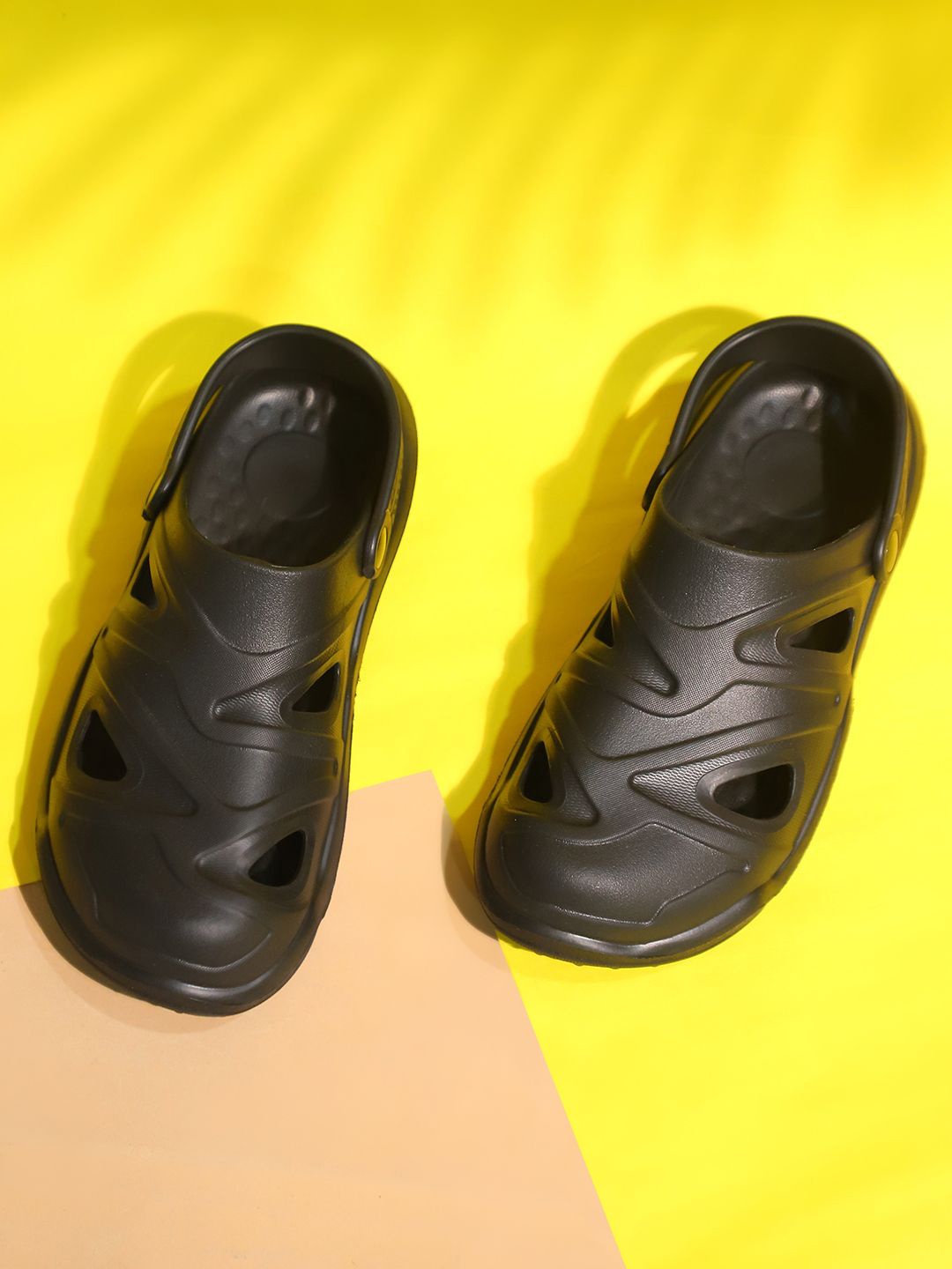 

TAG 7 Men Rubber Casual Clogs, Black