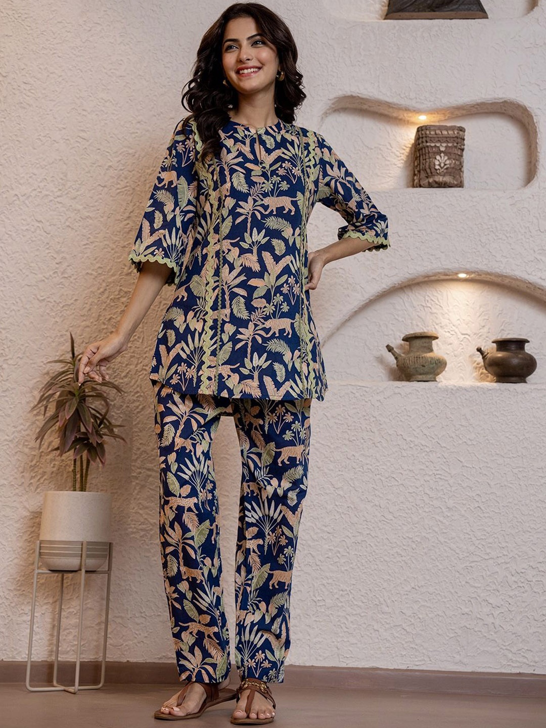 

FEATHERS CLOSET Floral Printed Mandarin Collar Pure Cotton Tunic With Trouser, Navy blue