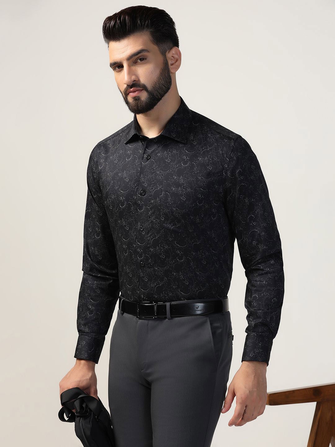

Blackberrys Men India Slim Cutaway Collar Abstract Printed Cotton Slim Fit Casual Shirt, Black