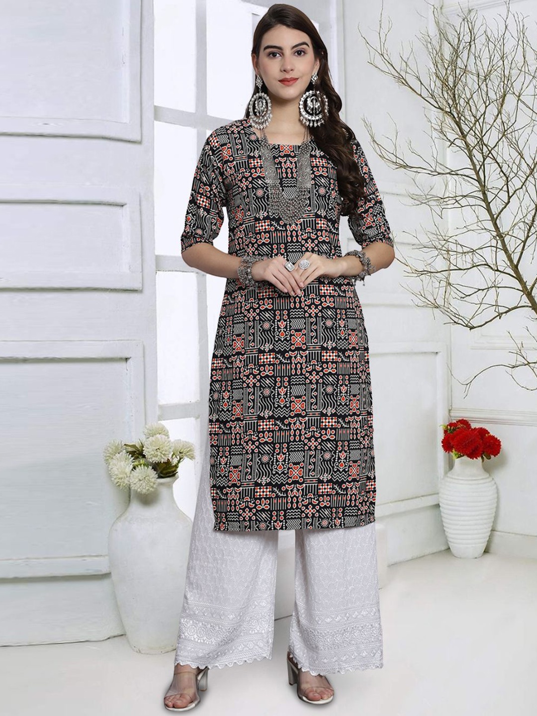 

7Threads Geometric Printed Round Neck Regular Crepe Straight Kurta, Black