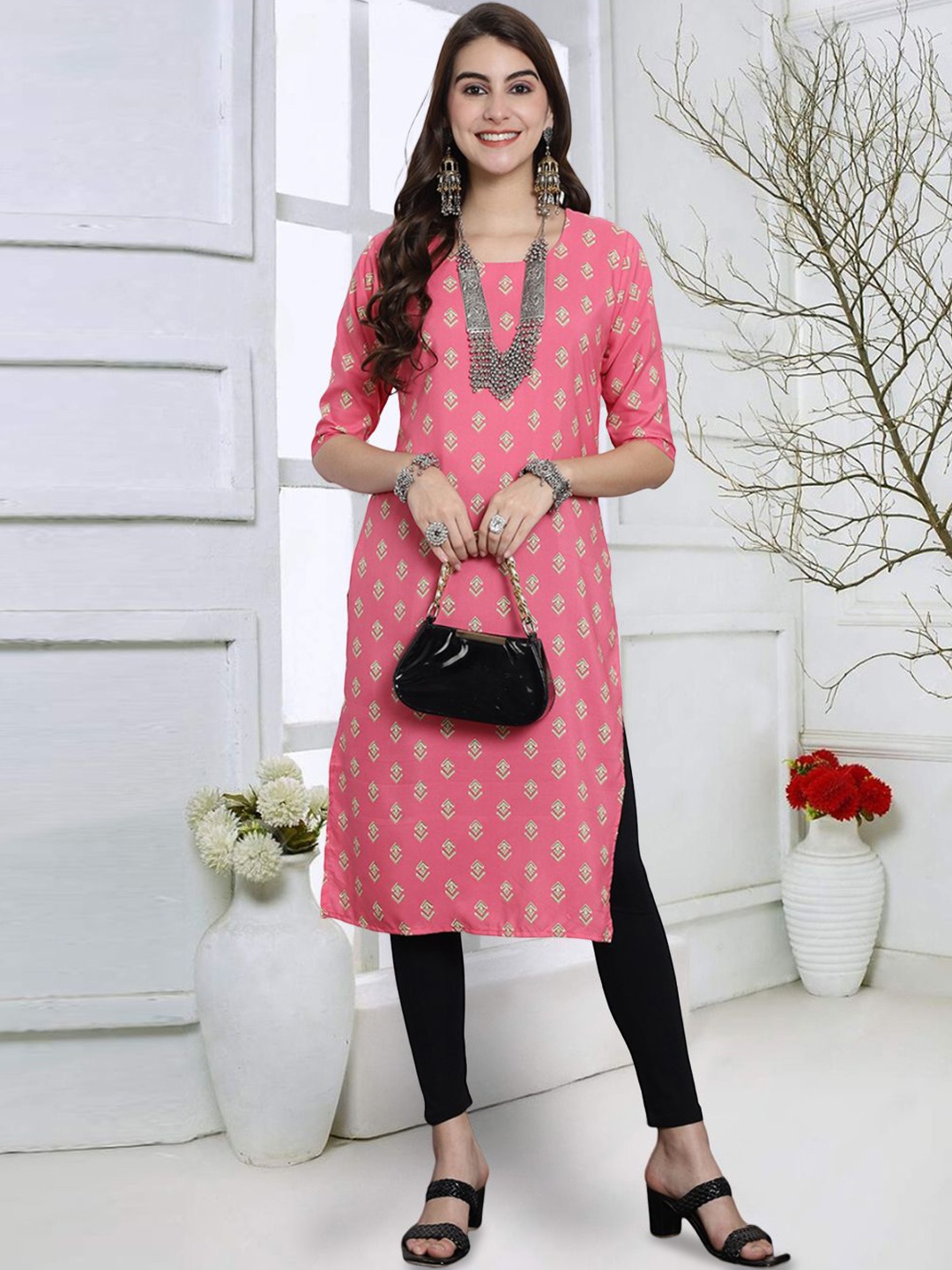 

7Threads Geometric Printed Round Neck Straight Kurta, Pink