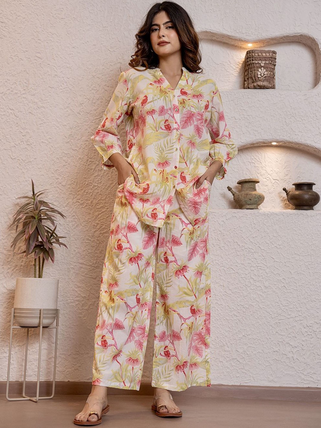 

FEATHERS CLOSET Tropical Printed Mandarin Collar Pure Cotton Shirt With Trousers, White