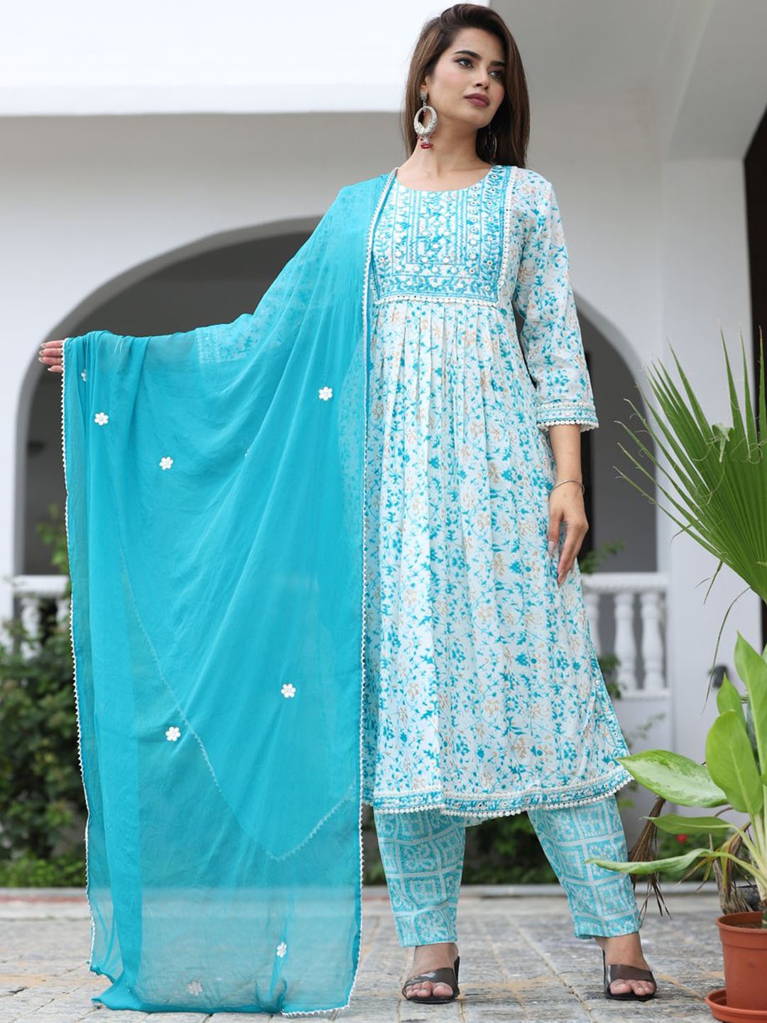 

ARANGETRAM Floral Embroidered Sequinned Kurta With Harem Pants & Dupatta, Blue