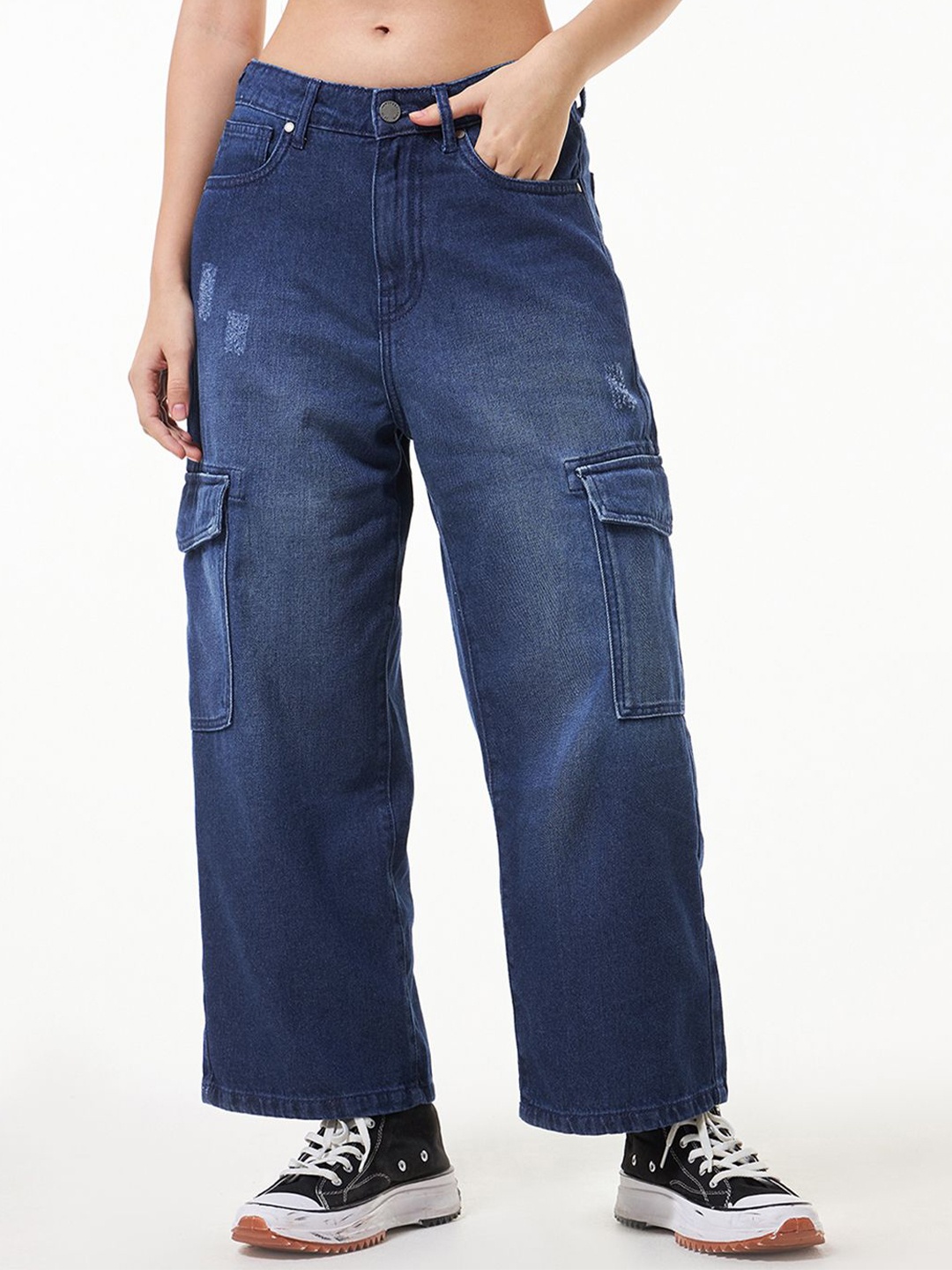 

Bewakoof Women Straight Fit High-Rise Light Fade Cotton Cargo Jeans, Blue