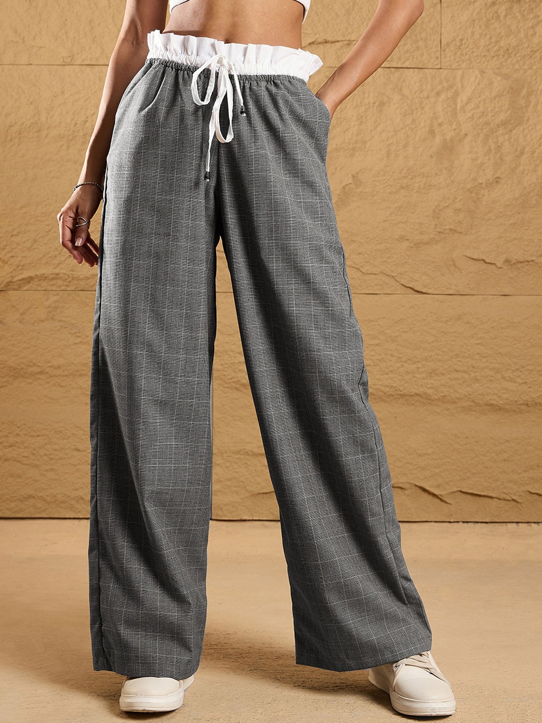 

SASSAFRAS Women Comfort High-Rise Trousers, Black