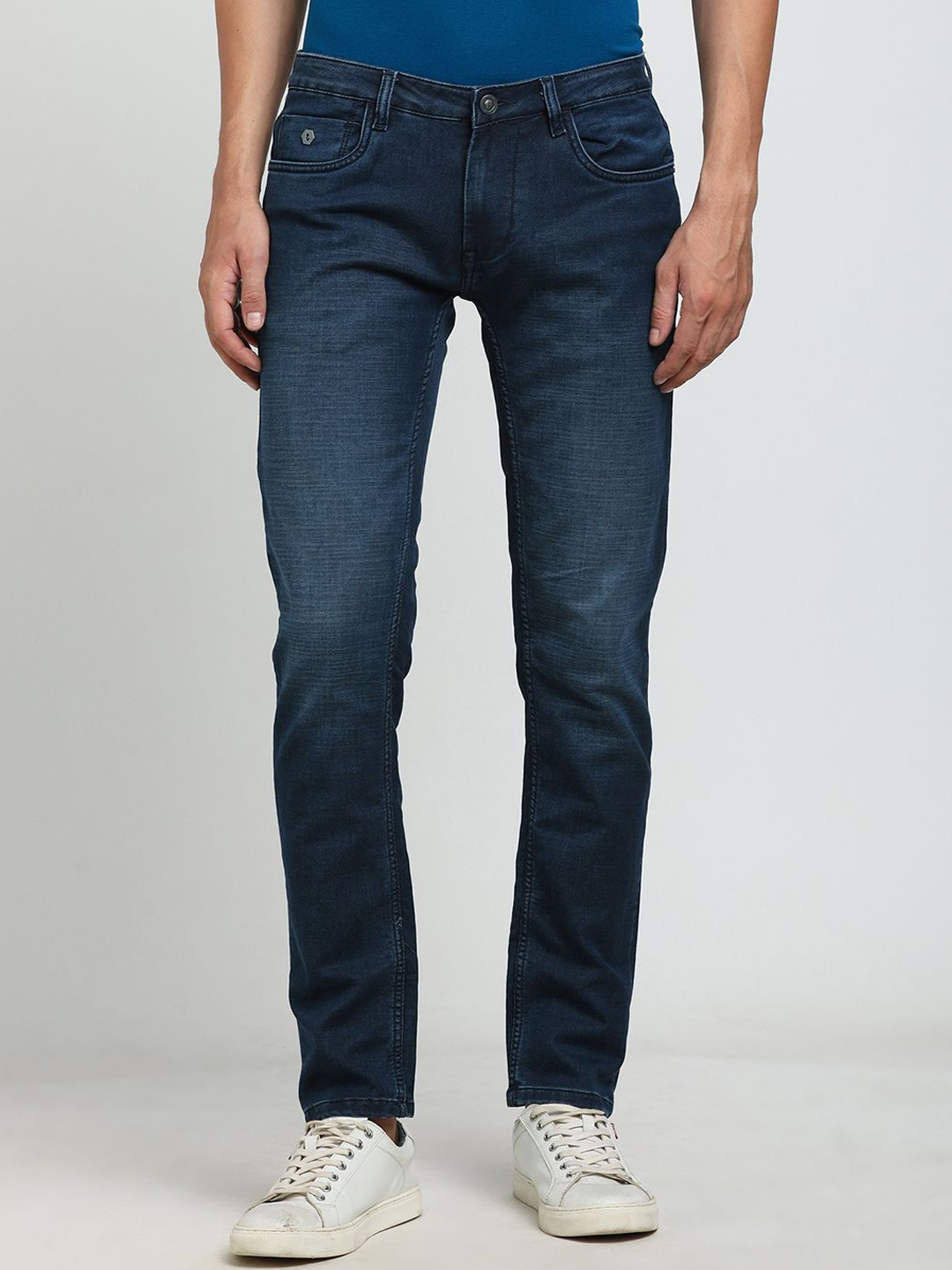 

Turtle Men Narrow Slim Fit Mid-Rise Light Fade Stretchable Jeans, Blue