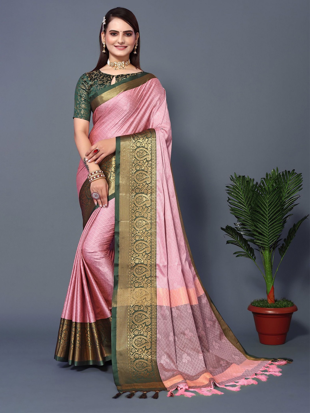 

Ekta Textiles Paisley Checked Zari Banarasi Saree, Pink