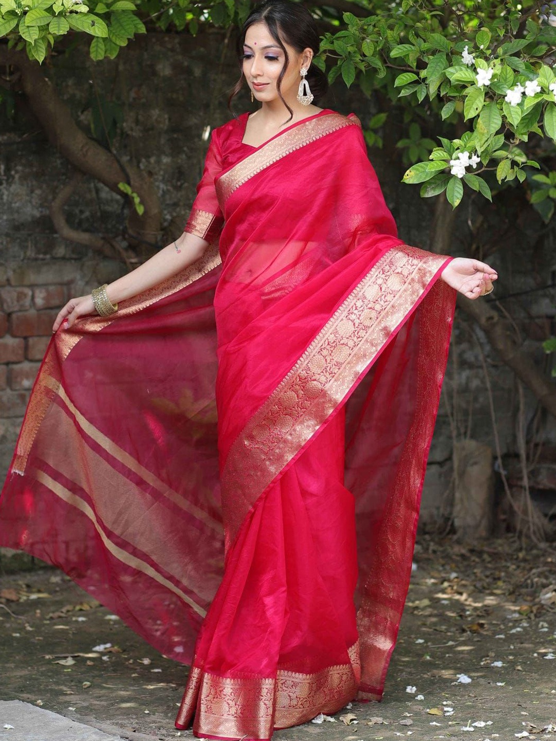 

LeeliPeeri Designer Zari Organza Saree, Red