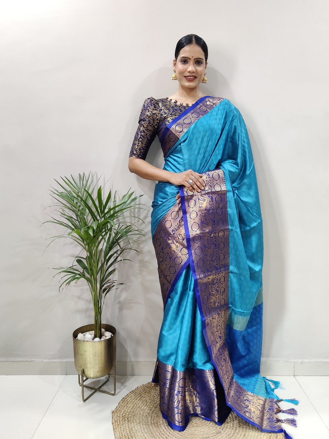 

Aika Woven Design Zari Pure Silk Banarasi Saree, Turquoise blue