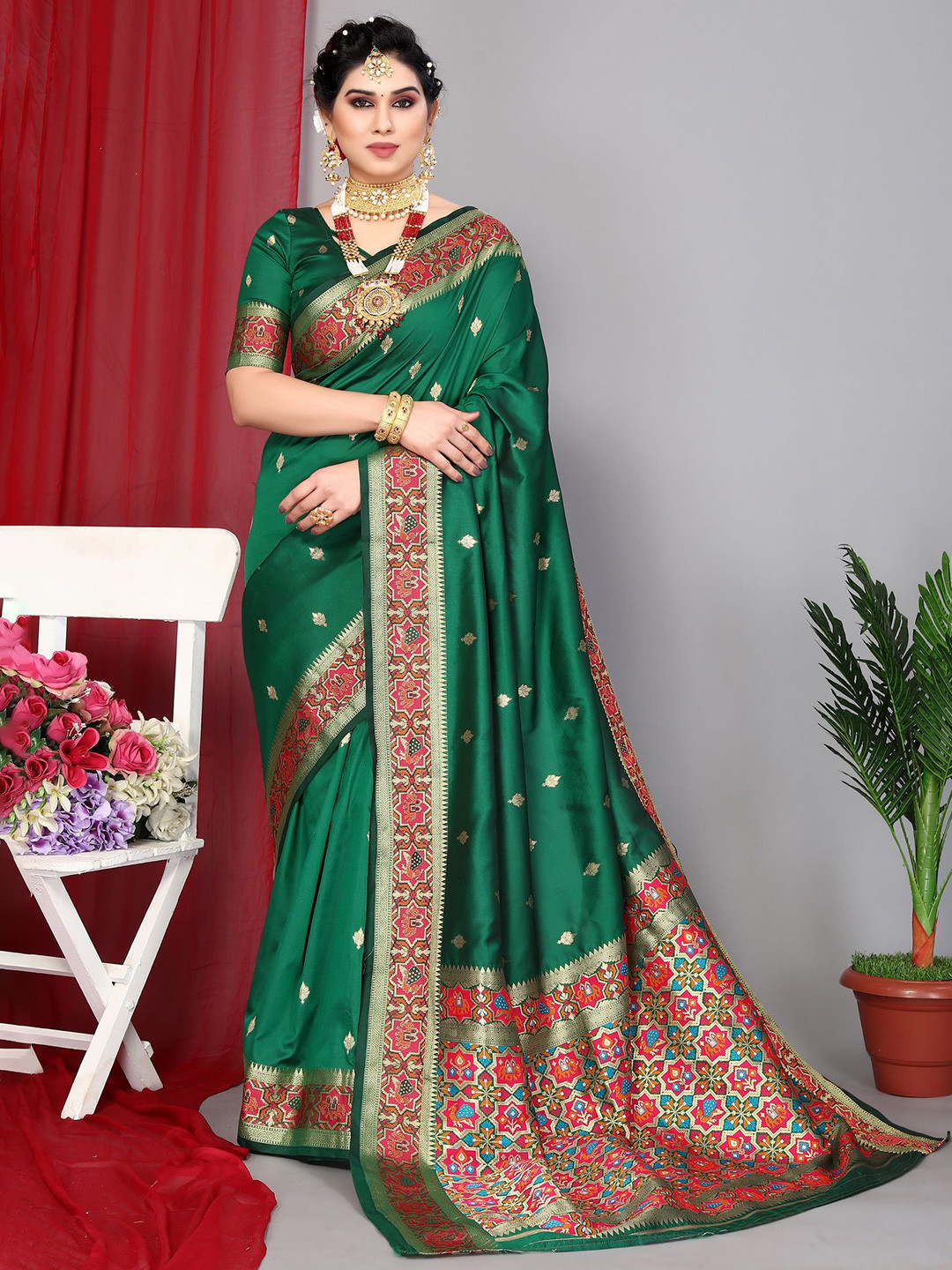

Ekta Textiles Floral Zari Pure Silk Paithani Saree, Green