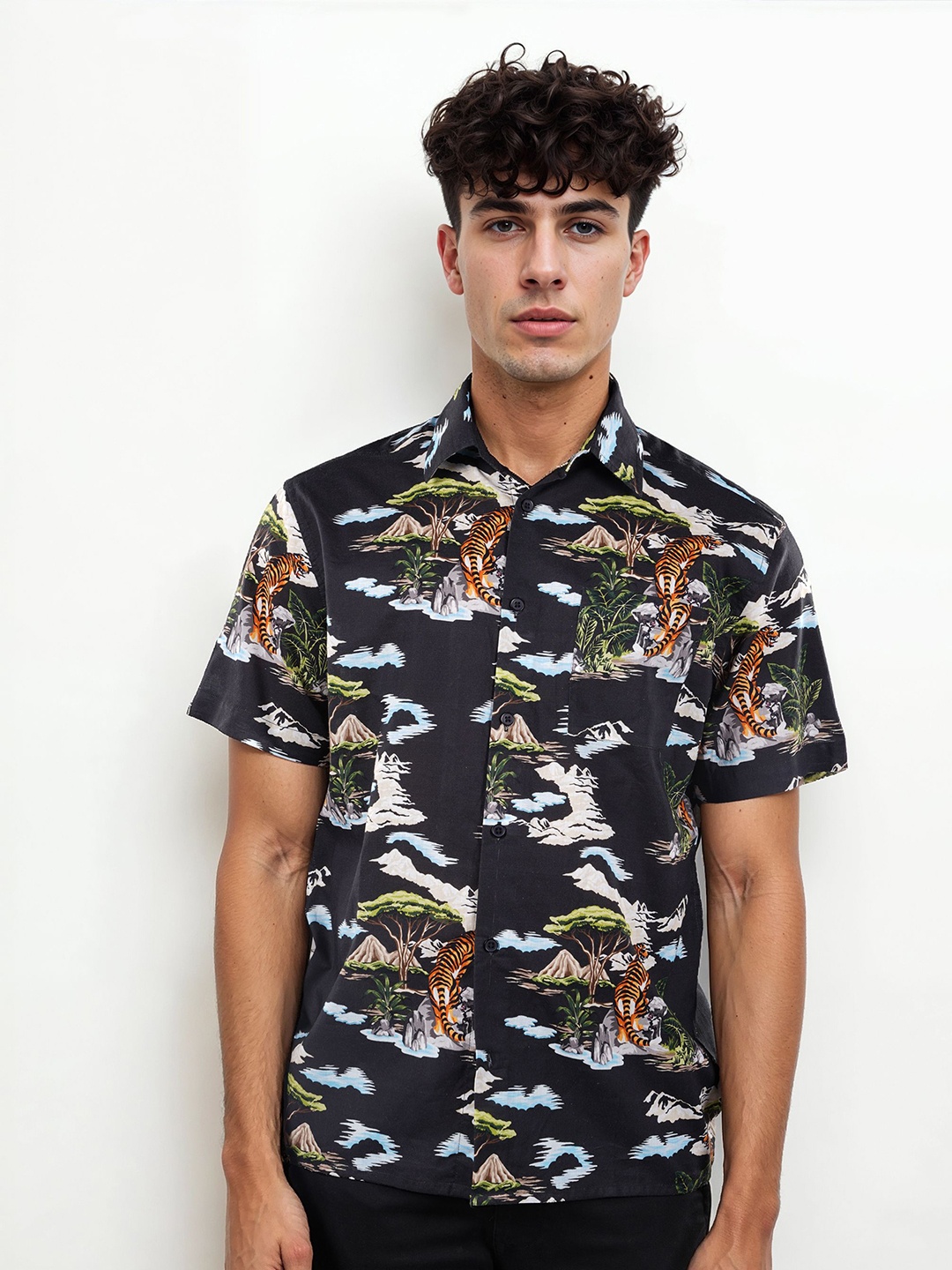 

Celio Men Classic Spread Collar Conversational Printed Cotton Casual Shirt, Black