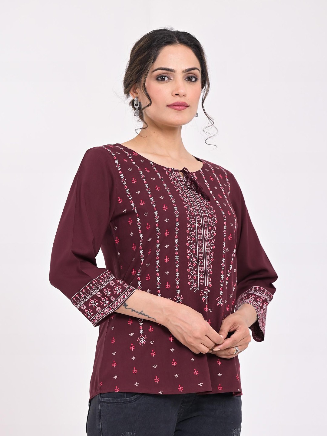

Anouk Women Floral Printed Round Neck Top, Maroon