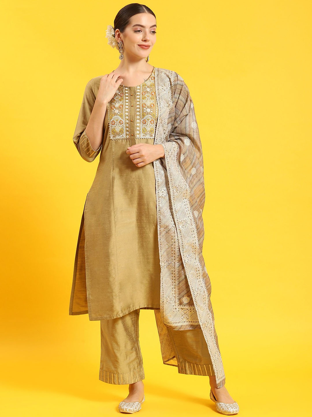 

Shree Yoke Design Thread Work Straight Kurta with Trousers & Dupatta, Olive