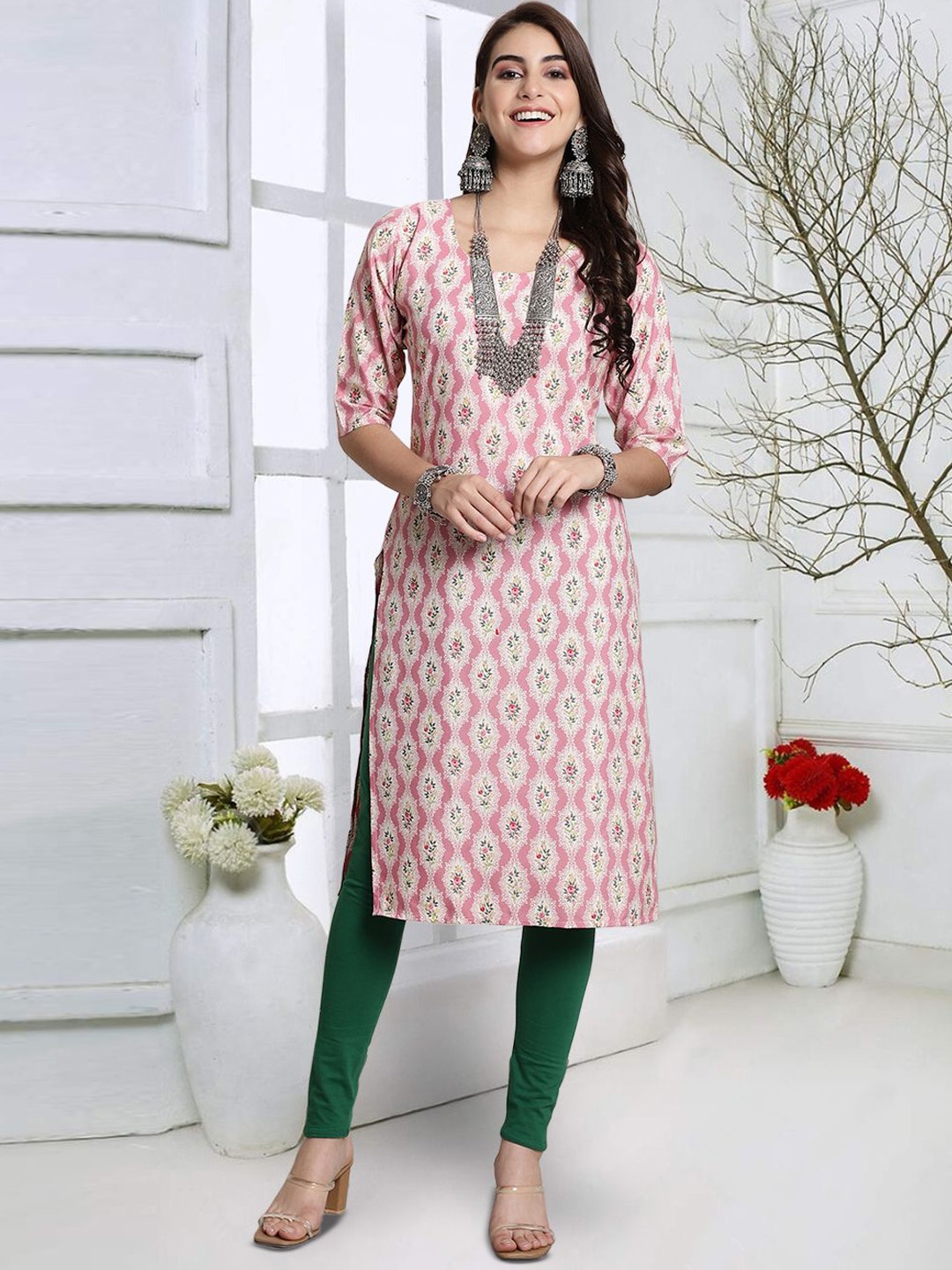 

7Threads Floral Printed Round Neck Straight Kurta, Pink