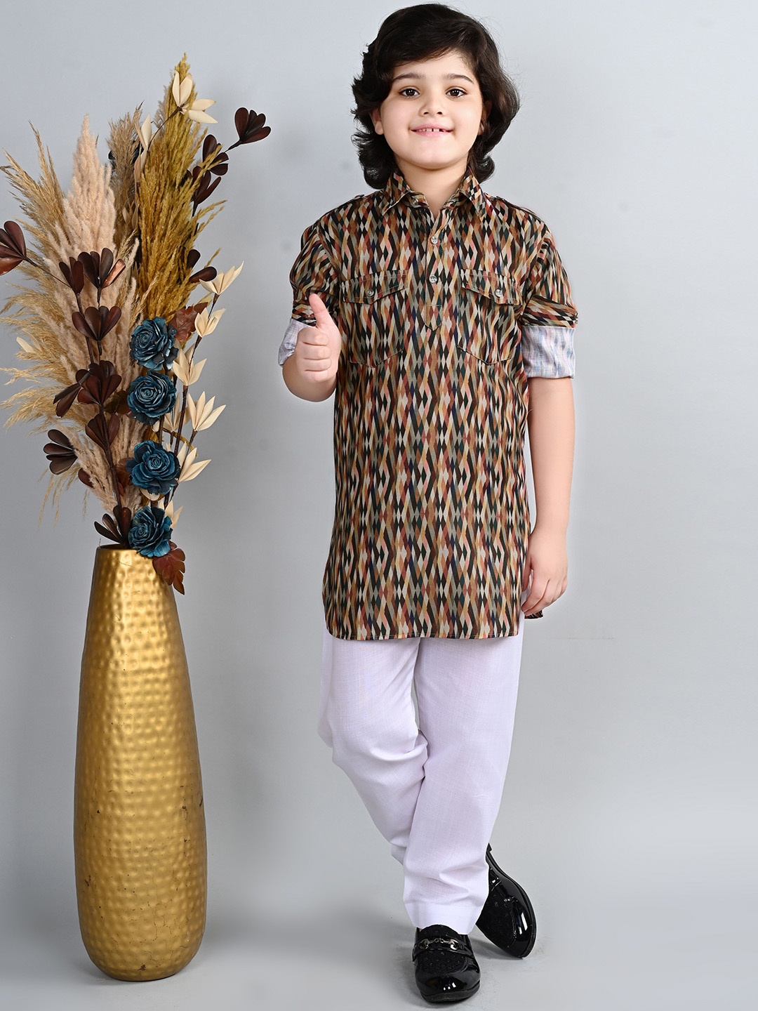 

ahhaaaa Boys Geometric Printed Regular Thread Work Straight Kurta with Pyjamas, Brown