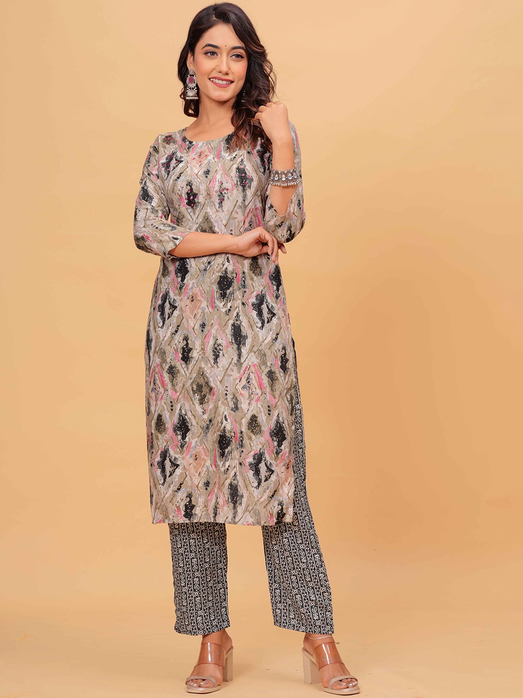 

JAFFRY EMBROIDERY Abstract Printed Mirror Work Kurta with Trousers, Grey